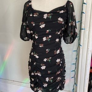 All In Favor Square Neck Mini Dress scrunch floral- Black - Size M